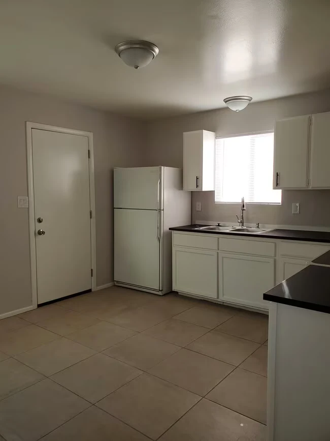1429 S 11th Ave Phoenix, AZ 85007 photo 3