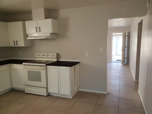 1429 S 11th Ave Phoenix, AZ 85007 photo 4
