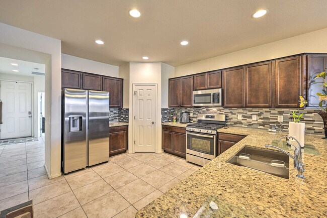 6808 N 86th Ln Glendale, AZ 85305 photo 4