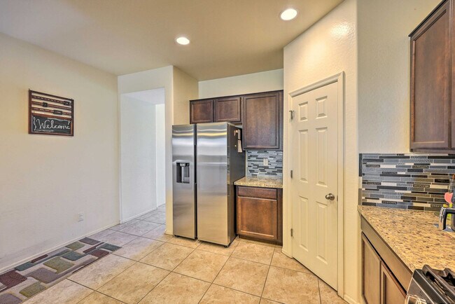 6808 N 86th Ln Glendale, AZ 85305 photo 5