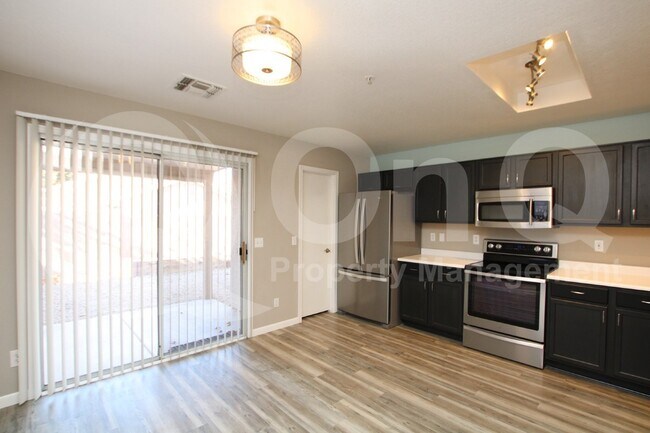 8946 E Yucca St Scottsdale, AZ 85260 photo 2