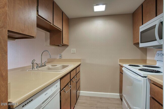 3033 E Devonshire Ave Phoenix, AZ 85016 photo 3