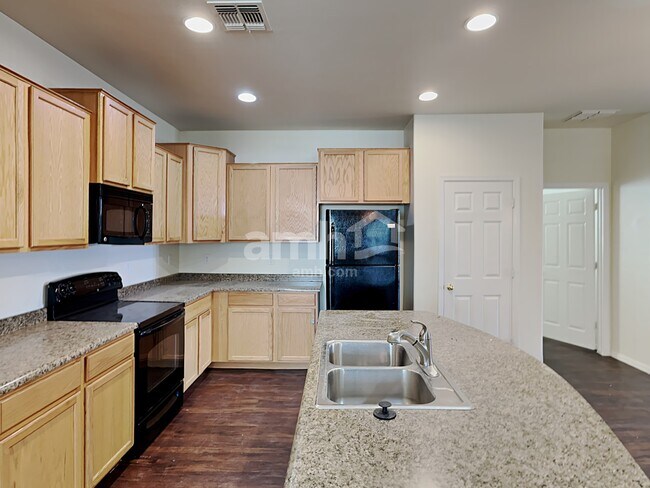 2363 E Omega Dr photo 4