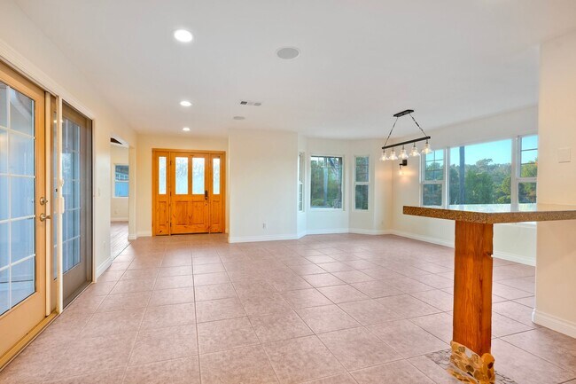 125 Hummingbird Hill Encinitas, CA 92024 photo 4