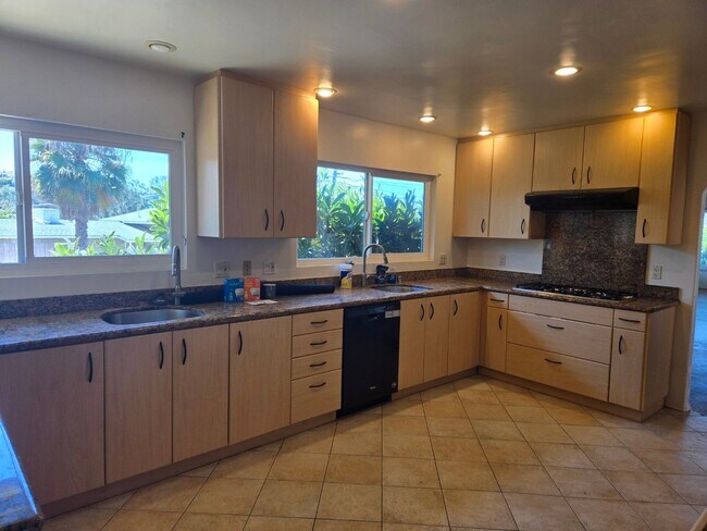 5310 Prosperity Ln San Diego, CA 92115 photo 2