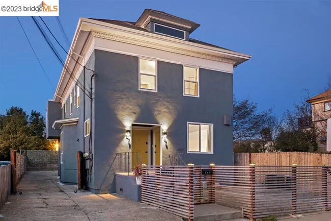 874 36th St Oakland, CA 94608 photo 2