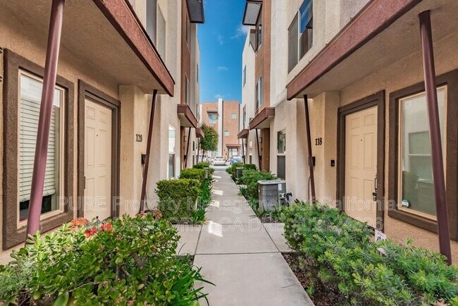 367 Tesoro Gln Escondido, CA 92025 photo 2