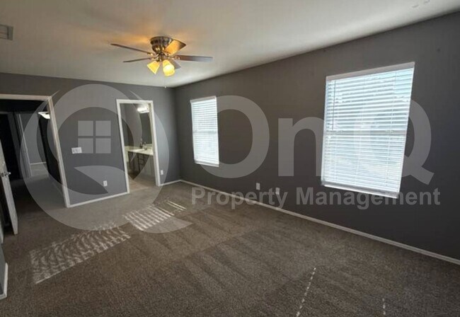 9041 W Caribbean Ln Peoria, AZ 85381 photo 4