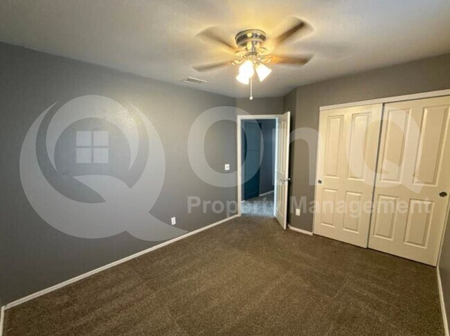 9041 W Caribbean Ln Peoria, AZ 85381 photo 5