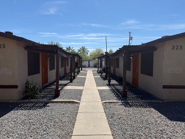 325 E Purdue Ave Phoenix, AZ 85020 photo 3