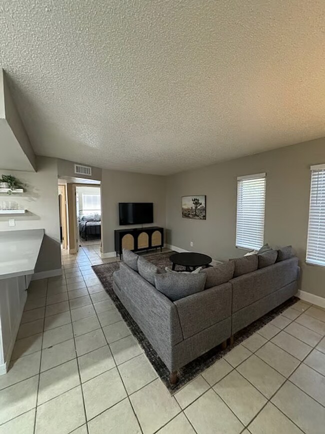 325 E Purdue Ave Phoenix, AZ 85020 photo 2