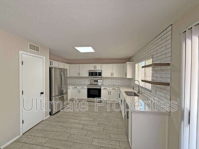 15960 W Tasha Dr Surprise, AZ 85374 photo 3
