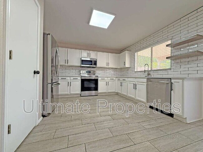 15960 W Tasha Dr Surprise, AZ 85374 photo 4