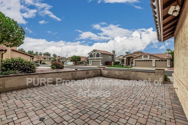 7392 W Topeka Dr Glendale, AZ 85308 photo 2