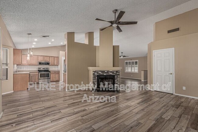 7392 W Topeka Dr Glendale, AZ 85308 photo 4