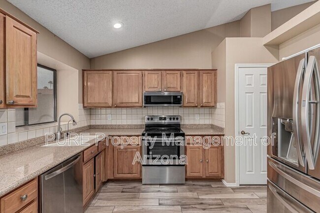 7392 W Topeka Dr Glendale, AZ 85308 photo 5