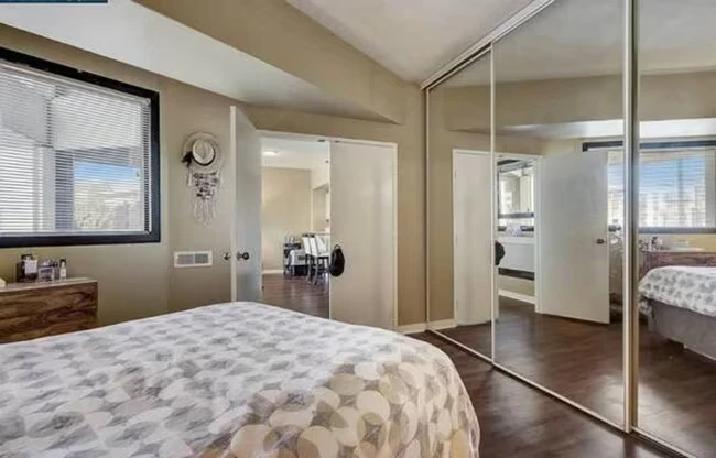 6363 Christie Ave Emeryville, CA 94608 photo 2