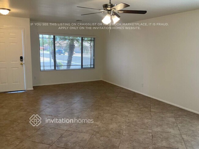 13127 W Port Royale Ln Surprise, AZ 85379 photo 2