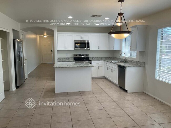 13127 W Port Royale Ln Surprise, AZ 85379 photo 5