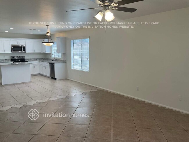 13127 W Port Royale Ln Surprise, AZ 85379 photo 4