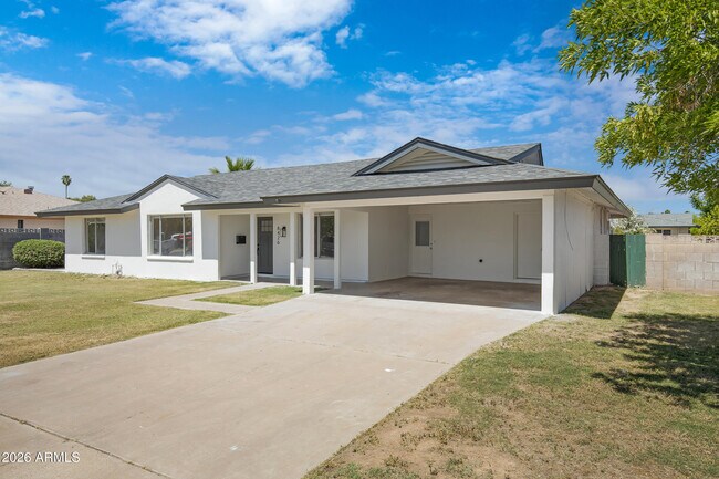 8426 E Monterey Way Scottsdale, AZ 85251 photo 4