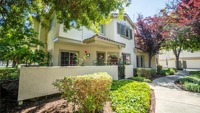 1171 Tea Rose Cir photo 2