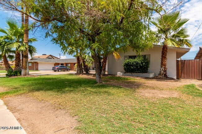132 E Pebble Beach Dr Tempe, AZ 85282 photo 3