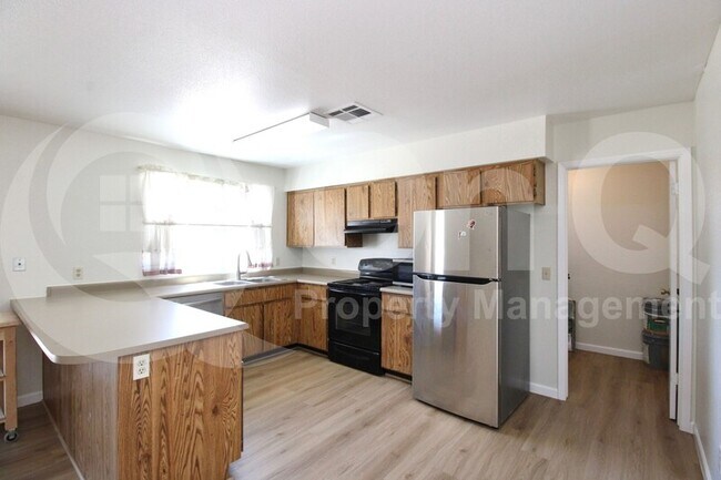 517 W Highland St Chandler, AZ 85225 photo 3
