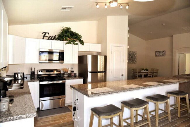 12374 W Hopi St Avondale, AZ 85323 photo 2