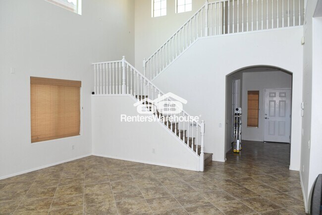 10827 W Cottontail Ln Peoria, AZ 85383 photo 3