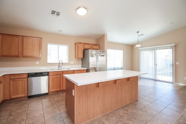 39670 N Kristy Ln San Tan Valley, AZ 85140 photo 4