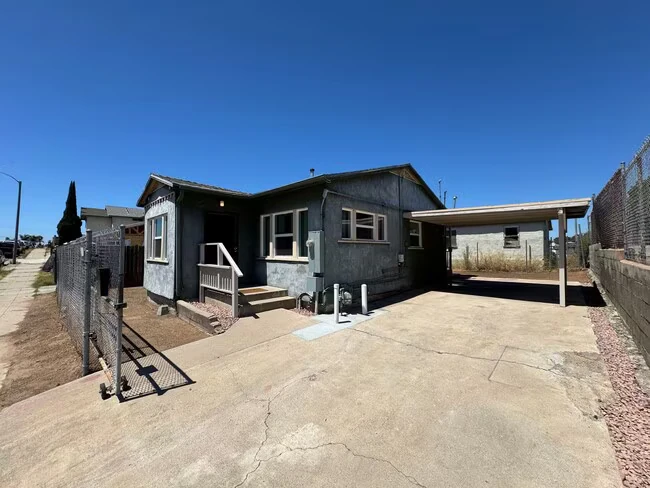 3766 Teak St San Diego, CA 92113 photo 2