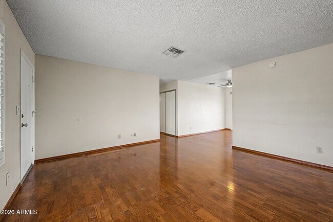 1455 W Mohawk Ln Phoenix, AZ 85027 photo 4