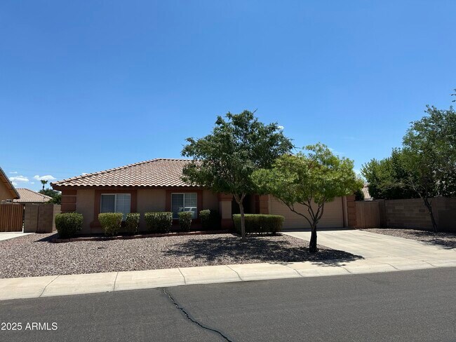 2213 S Tucana Ln photo 2