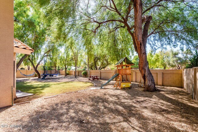 8890 S Grandview Dr Tempe, AZ 85284 photo 3