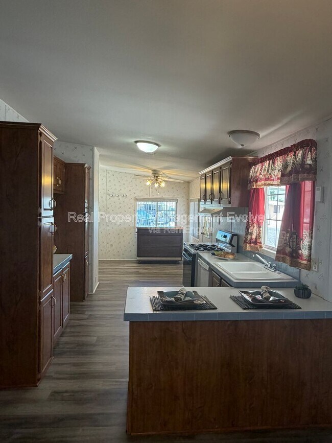 1514 E Muriel Dr Phoenix, AZ 85022 photo 5