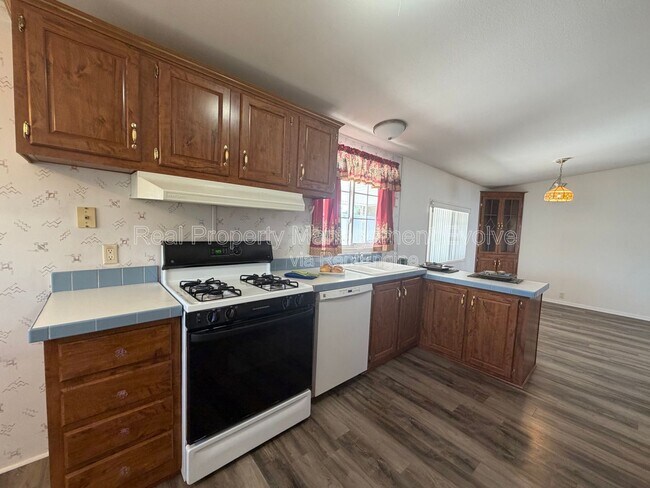 1514 E Muriel Dr Phoenix, AZ 85022 photo 4