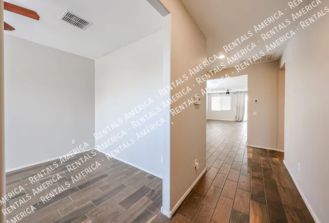 5211 W Leodra Ln Phoenix, AZ 85339 photo 5
