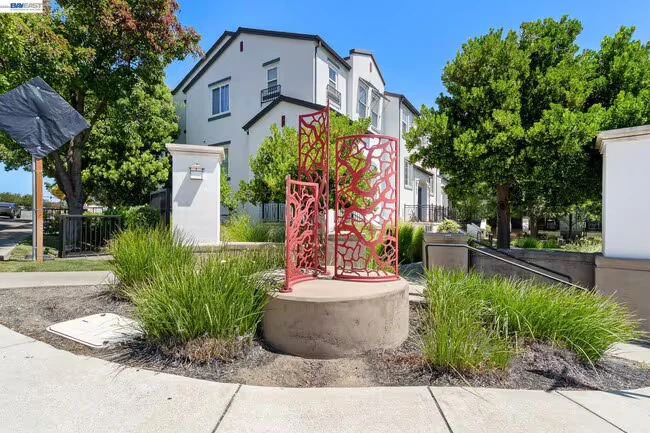 7981 Bellina St Dublin, CA 94568 photo 2