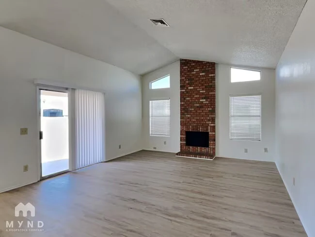 10049 W Mariposa St Phoenix, AZ 85037 photo 4