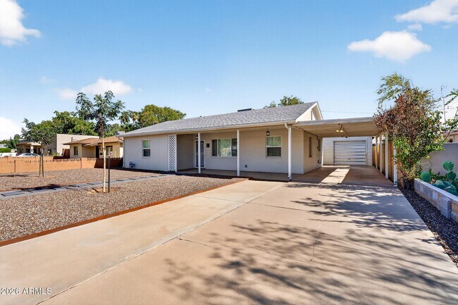 1007 E Citrus Way photo 5