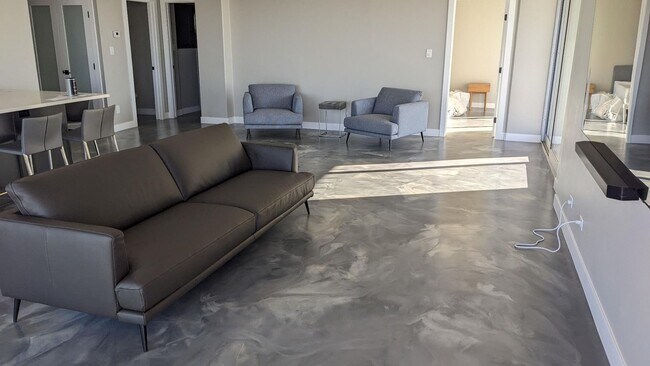 207 W Clarendon Ave Phoenix, AZ 85012 photo 2