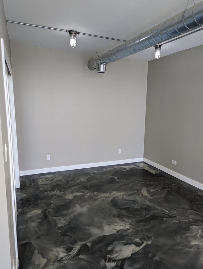 207 W Clarendon Ave Phoenix, AZ 85012 photo 3