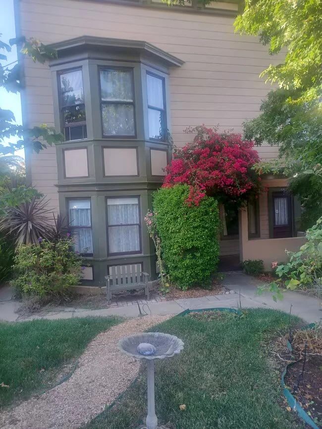 924 Virginia St photo 3