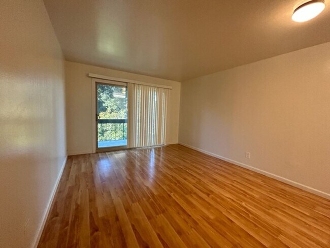 551 Jean St Oakland, CA 94610 photo 4
