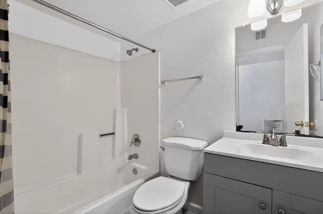 6911 W Villa Rd Phoenix, AZ 85033 photo 4