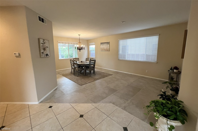 45339 Tiburcio Dr Temecula, CA 92592 photo 2