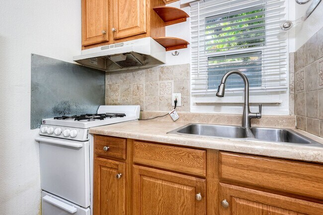 2744 Treat St San Diego, CA 92102 photo 2