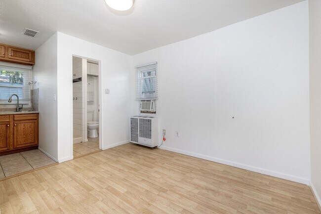 2744 Treat St San Diego, CA 92102 photo 3