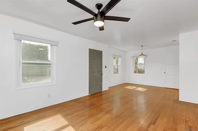 4774 College Ave San Diego, CA 92115 photo 4